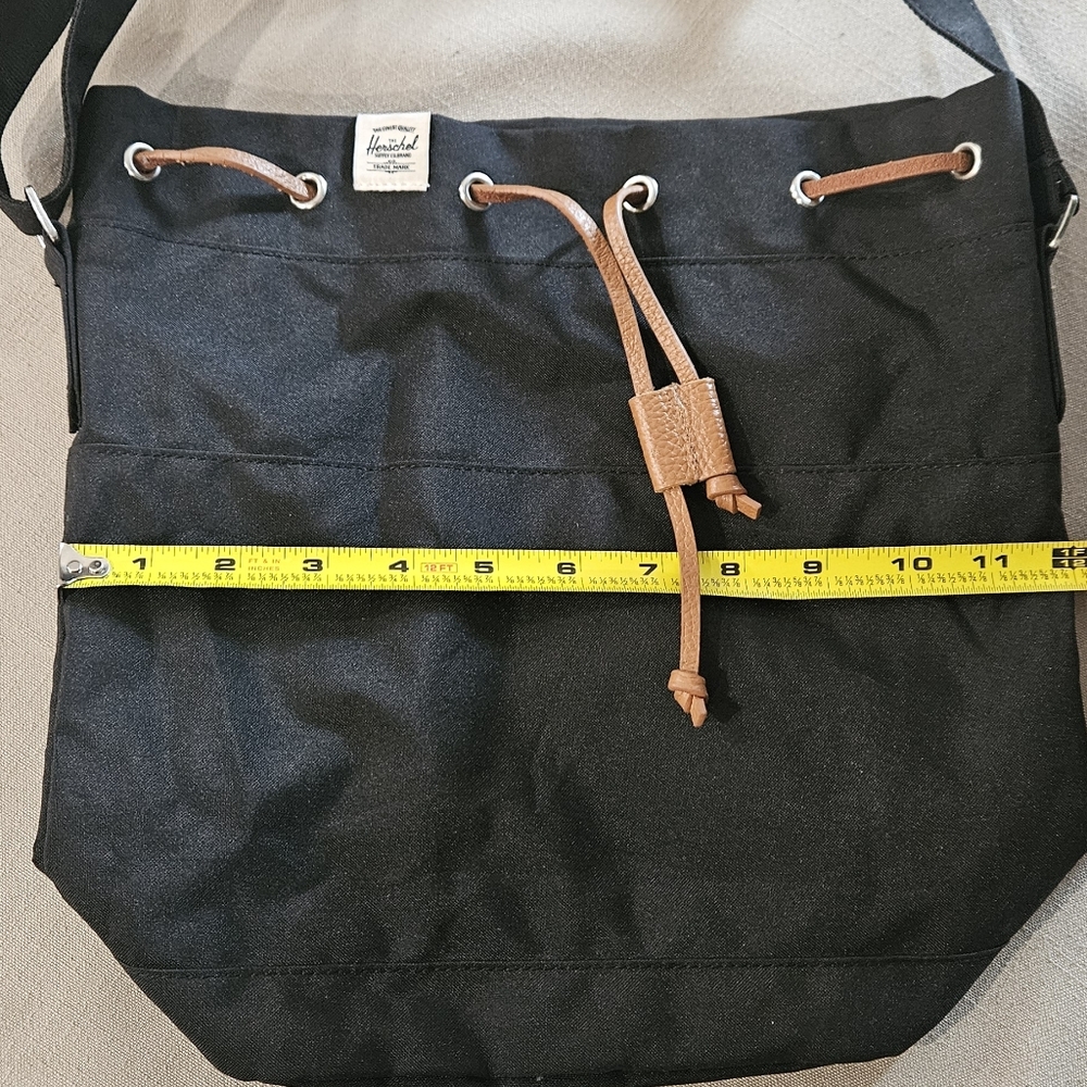 NEW, HERSCHEL BUCKET BAG
